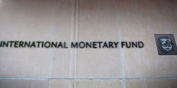 Украина получила первый транш по новой программе МВФ на $8,1 млрд