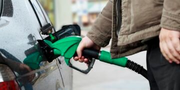 Кешбэк  на топливо запустят с 20 марта: какие сети АЗС присоединились к программе