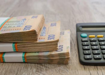 Официальный курс доллара впервые превысил 44 грн