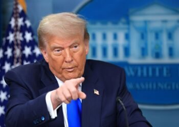 «Мы это запомним»: Трамп разозлился из-за закрытия Францией неба для самолетов США