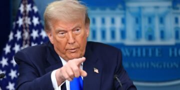 «Мы это запомним»: Трамп разозлился из-за закрытия Францией неба для самолетов США