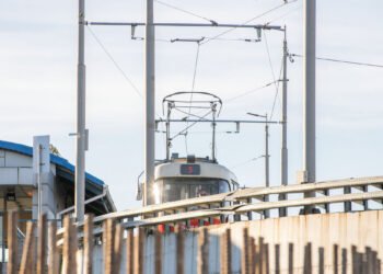 На левом берегу Киева после почти двухмесячного перерыва возобновил работу электротранспорт