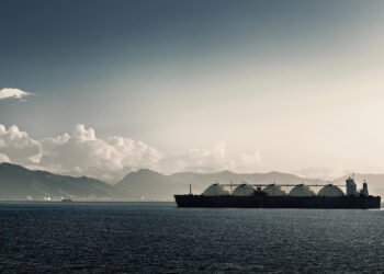 Индийские импортеры LNG сокращают поставки для промышленности после остановки завода в Катаре