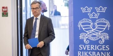 Центробанк Швеции посоветовал гражданам запастись наличными на случай войны