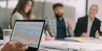 Женщины занимают 31% мест в набсоветах украинских компаний – исследование Deloitte