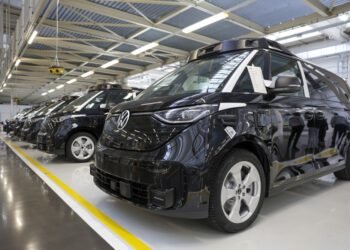 Volkswagen сократит 50 000 рабочих мест в Германии из-за резкого падения прибыли