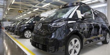 Volkswagen сократит 50 000 рабочих мест в Германии из-за резкого падения прибыли