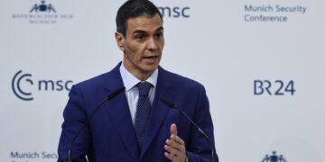 Испанский премьер заявил, что не волнуется об угрозах Трампа прекратить торговлю