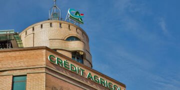 Ставка на запад и агросектор. Зачем Credit Agricole покупает Банк Львов