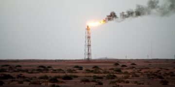 Страны Персидского залива еще больше сократили добычу нефти