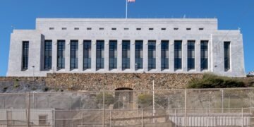 Монетный двор США временно убрал оливковую ветвь с монеты номиналом 10 центов – фото