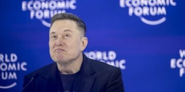 Основан на «цифрах с потолка». Судья усомнилась в иске Маска против OpenAI на $134 млрд