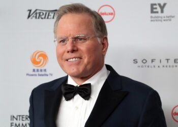 Гендиректор Warner Bros. может получить $700 млн после продажи студии Paramount