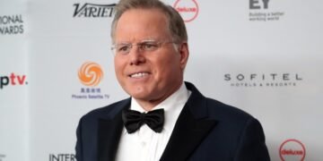 Гендиректор Warner Bros. может получить $700 млн после продажи студии Paramount