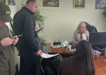 Сумская налоговица попалась на взятке в 1,5 млн грн