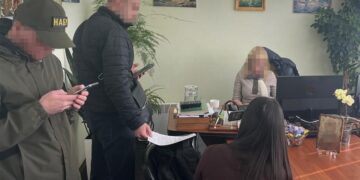 Сумская налоговица попалась на взятке в 1,5 млн грн
