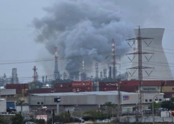 Иран нанес ракетный удар по крупнейшему НПЗ в Израиле