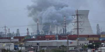 Иран нанес ракетный удар по крупнейшему НПЗ в Израиле