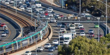 IЕА посоветовало медленнее ездить и меньше летать, чтобы пережить энергетический кризис