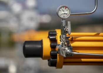 Еврокомиссия призвала страны ЕС как можно раньше начать заполнение газовых хранилищ