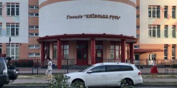 Трещины, повреждения трубопроводов. В Киеве хотят прекратить эксплуатацию гимназии «Киевская Русь»