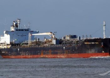 Reuters: Танкер с топливом российского происхождения шел на Кубу, но изменил курс