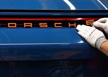 В январе-феврале украинцы уплатили более 60 млн грн автомобильного «налога на роскошь»