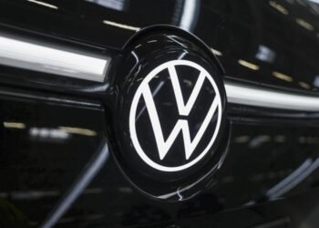Volkswagen отзывает почти 100 000 электрокаров из-за проблем с аккумуляторными модулями