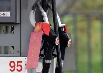 Россия полностью запретит экспорт бензина: пока что с апреля по август