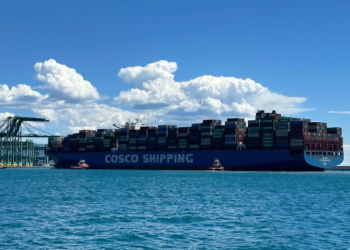 Два судна китайской COSCO попытались пройти через Ормузский пролив, но вернулись назад