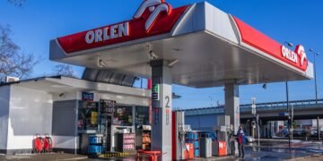 В Польше дешевеет топливо: установлены максимальные цены для АЗС