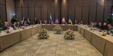 Мирные переговоры по Украине «находятся в опасной зоне», — FT