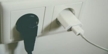 НЭК «Укрэнерго»: Ограничение поставок э/э в понедельник будут применять с 8 утра в части регионов Украины