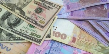 Официальный курс гривни ослаб до нового исторического минимума 43,8961 грн/$1