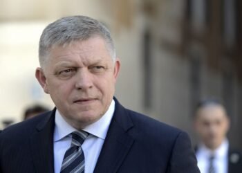 Фицо направил Зеленскому письмо с просьбой возобновить транзит по «Дружбе»