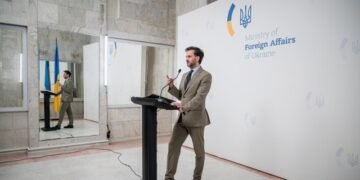 Поставки газа из Венгрии еще продолжаются, но в случае введения Орбаном решения Будапешт потеряет более $1 млрд — МИД Украины