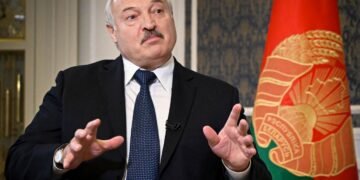 Лукашенко обменял политзаключенных на отмену санкций США