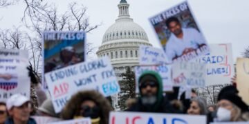 В США вспыхнула новая волна протестов под лозунгом «Без королей»