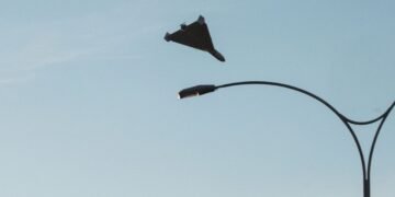 Россияне дроном попали в автобусную остановку в Одесской области: ранены два человека