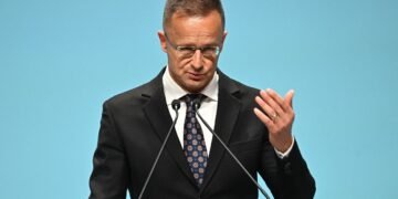 Сийярто обвинил страны Балтии в том, что они «играют под дудку Зеленского»