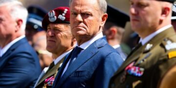 Борьба за власть? Туск несмотря на вето Навроцкого хочет получить доступ к оборонным фондам ЕС