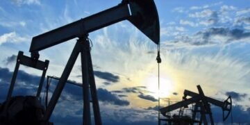 Цены на нефть снижаются, Brent торгуется на уровне $98,15 за баррель