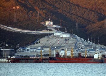 Крупнейший черноморский порт РФ работает с ограничениями после атак Украины, — Bloomberg