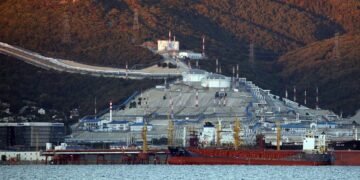 Крупнейший черноморский порт РФ работает с ограничениями после атак Украины, — Bloomberg