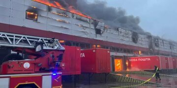 Россия нанесла удар по Луцку: повреждены склады «Новой почты», продуктовый склад и жилой дом