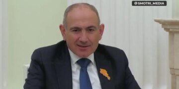 Пашинян прилетел к Путину и знатно потроллил «вопросом демократии». ВИДЕО