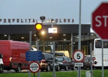 Автобус с начинкой: украинские перевозчики пытались протащить россиян через польскую границу