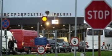 Автобус с начинкой: украинские перевозчики пытались протащить россиян через польскую границу