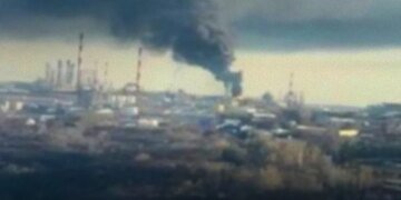 ВСУ нанесли удар по важному НПЗ в РФ, расположенному в 1400 километрах от Украины