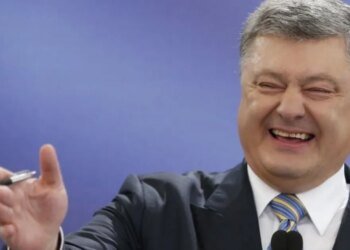 Порошенко использует суды и войну для собственного пиара, — волонтёрка